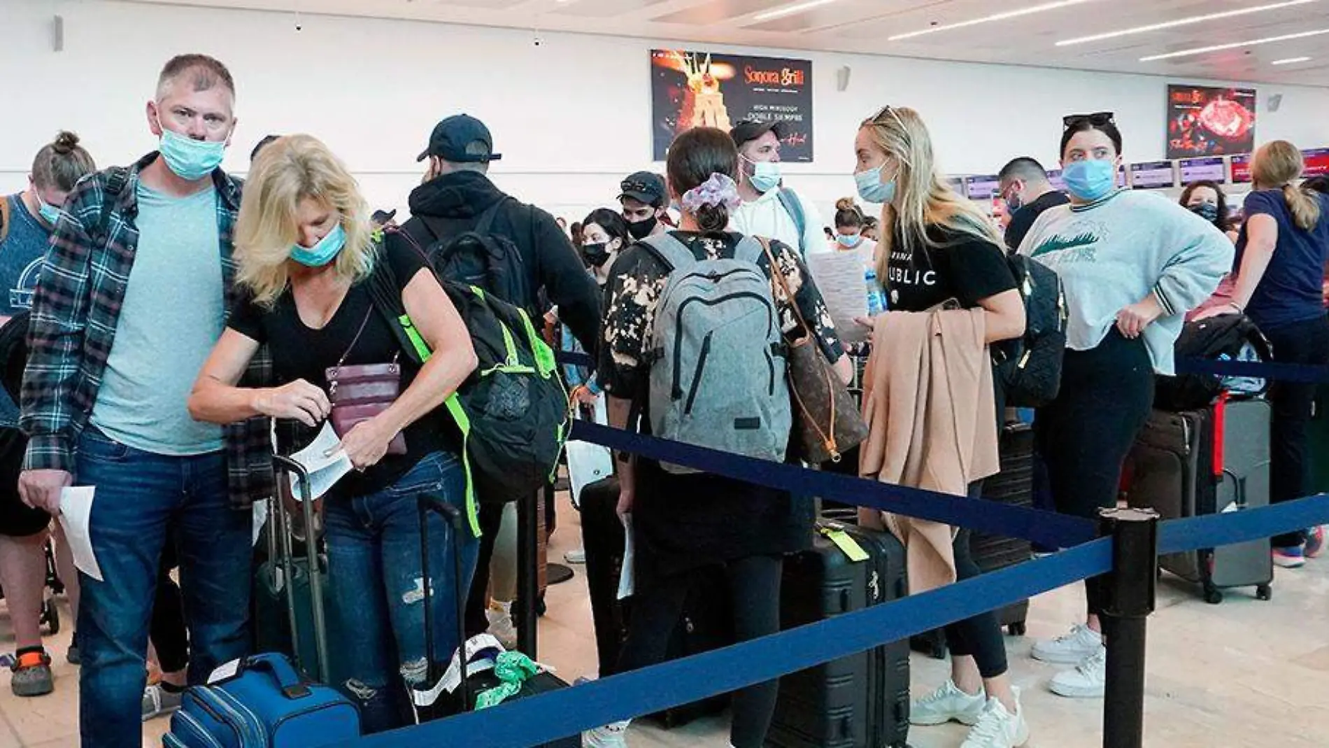 Turistas en aeropuerto